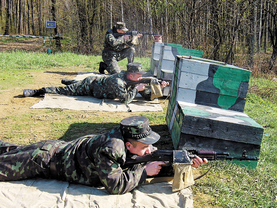 На обласному військовому полігоні «Прибан» мобілізовані до війська проходять вогневу підготовку. Фото надане автором